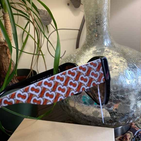 Authentic BURBERRY 54 Butterfly acetate sunglasses - Picture 13 of 15